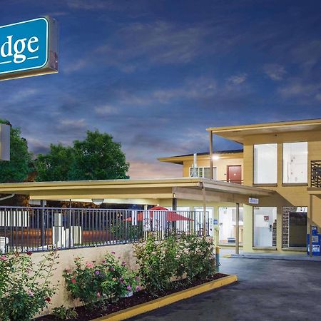 Travelodge By Wyndham Уолла-Уолла Экстерьер фото