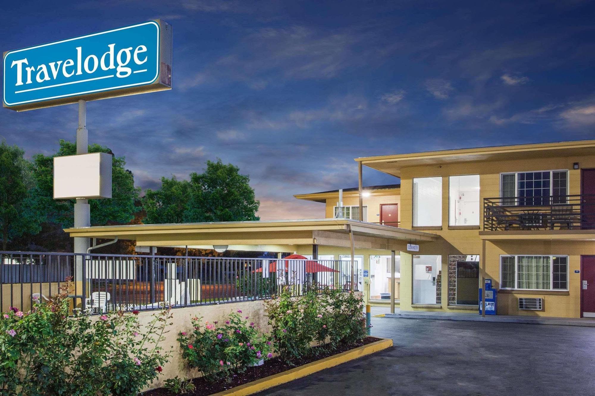 Travelodge By Wyndham Уолла-Уолла Экстерьер фото